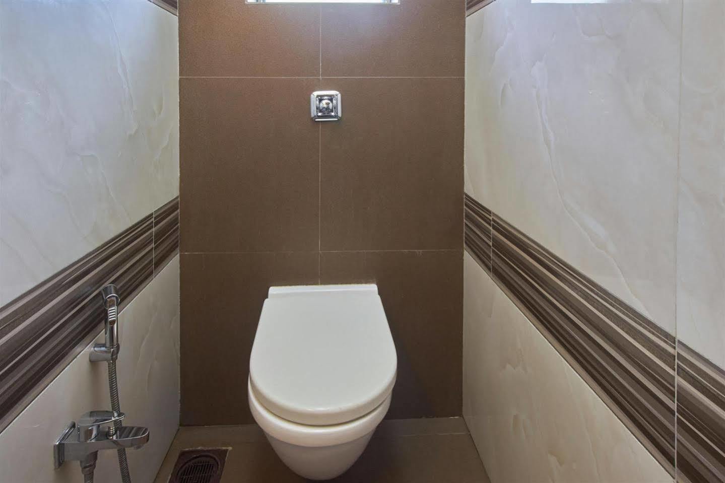 OYO 28893 Hotel Gulf Mumbai  Buitenkant foto