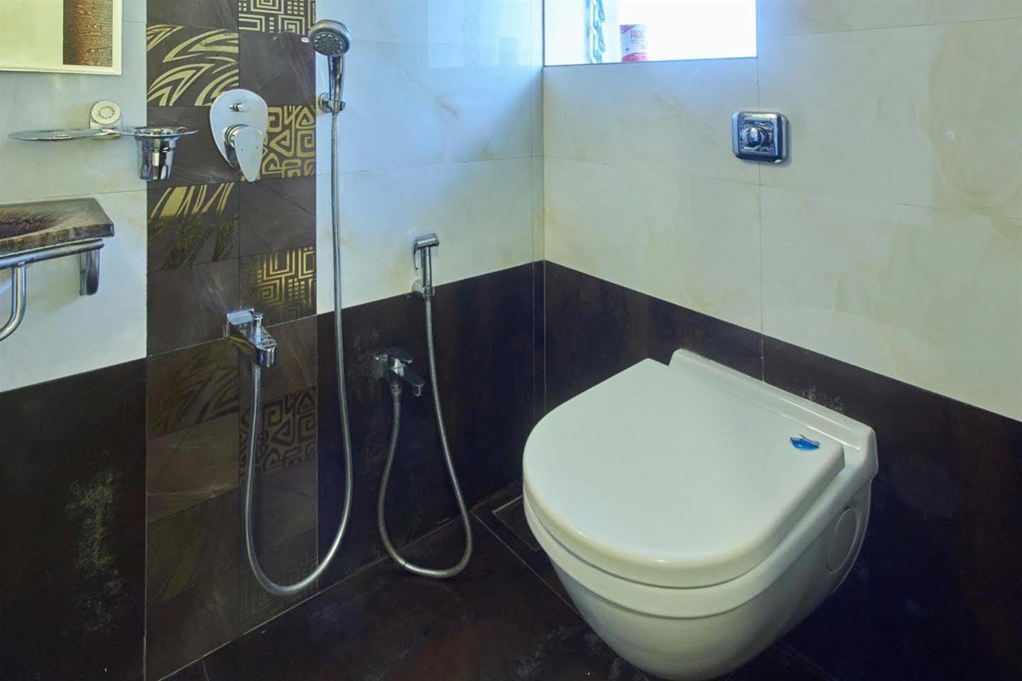 OYO 28893 Hotel Gulf Mumbai  Buitenkant foto